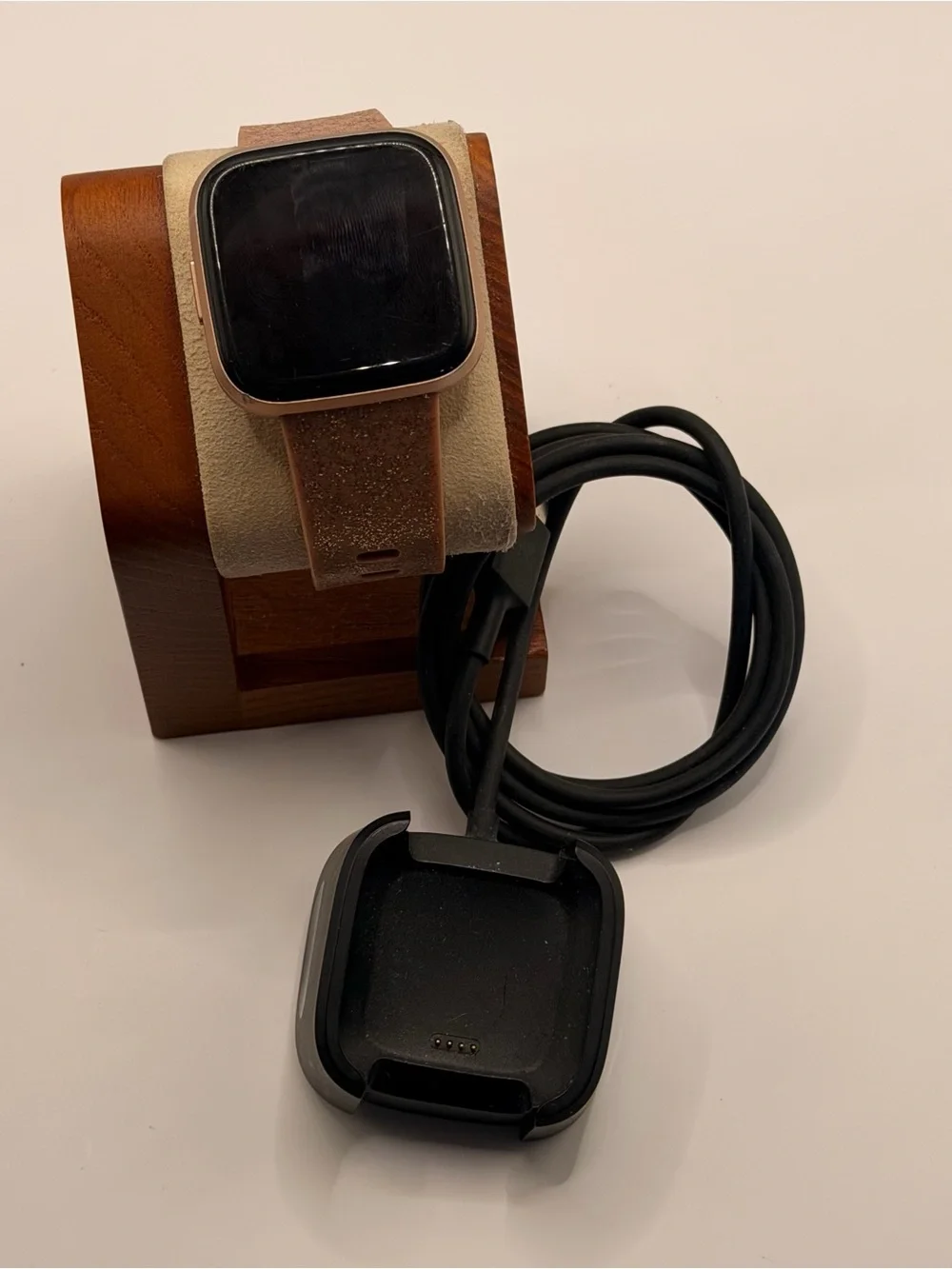Fitbit Versa 2, Tested, Charger Included, rose Gold Case, Fitness Tracker